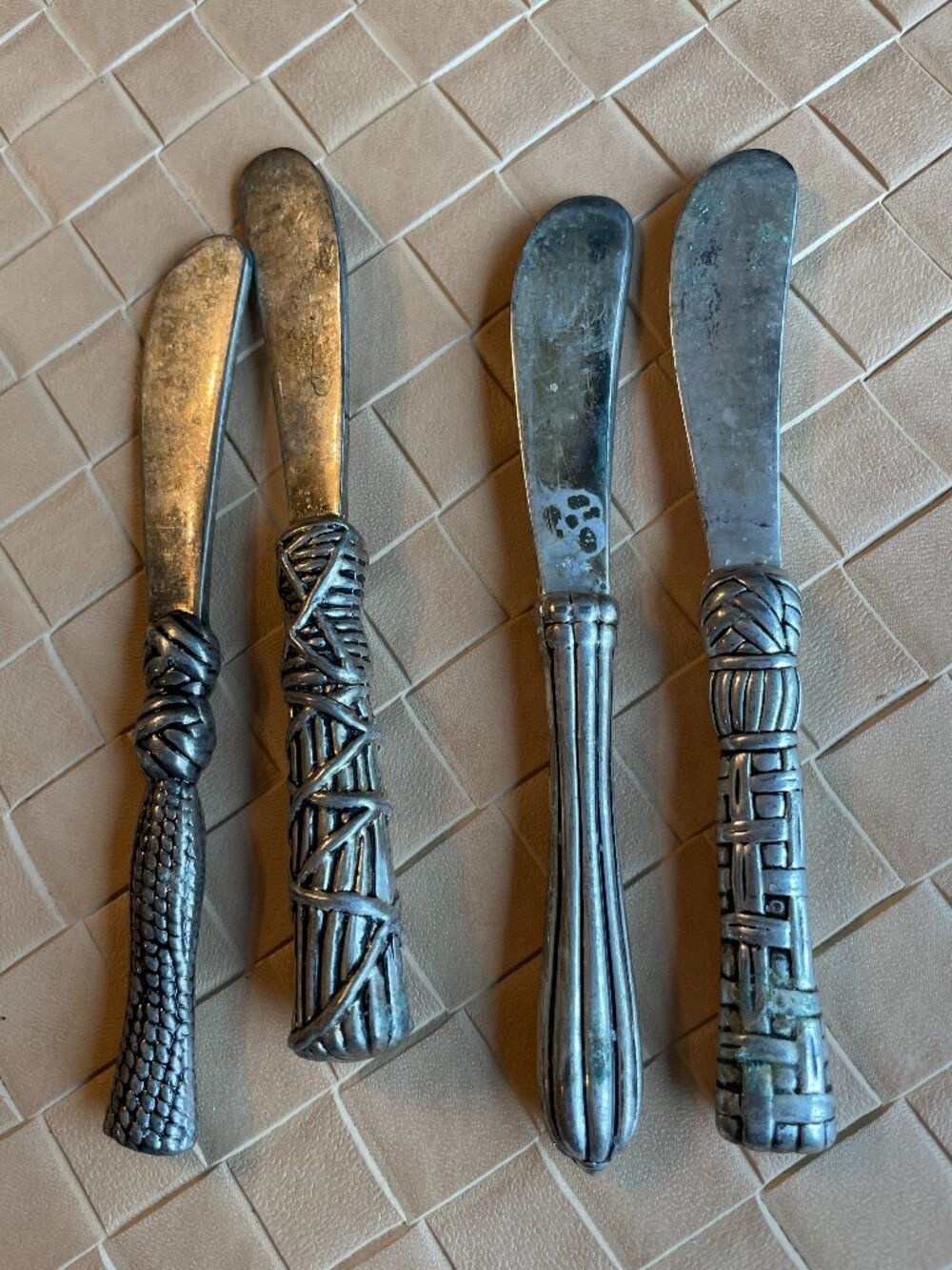 Vintage Set of 4 Stainless Steel Appetizer, Cheese or Butter Knives Unique